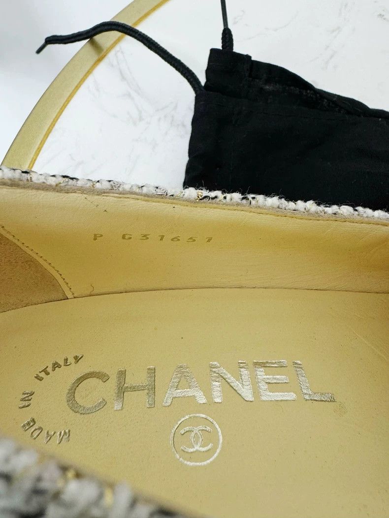 Chanel Chanel Single Shoes with Gold Accents Size US 6 / IT 36 - 5 Thumbnail