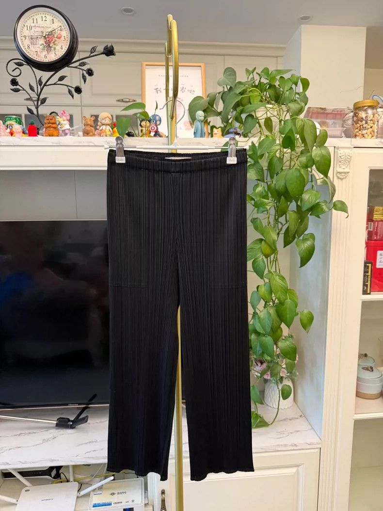 Issey Miyake Issey Miyake Classic Black Cropped Pants-yf Size US 26 / EU 42 - 2 Thumbnail