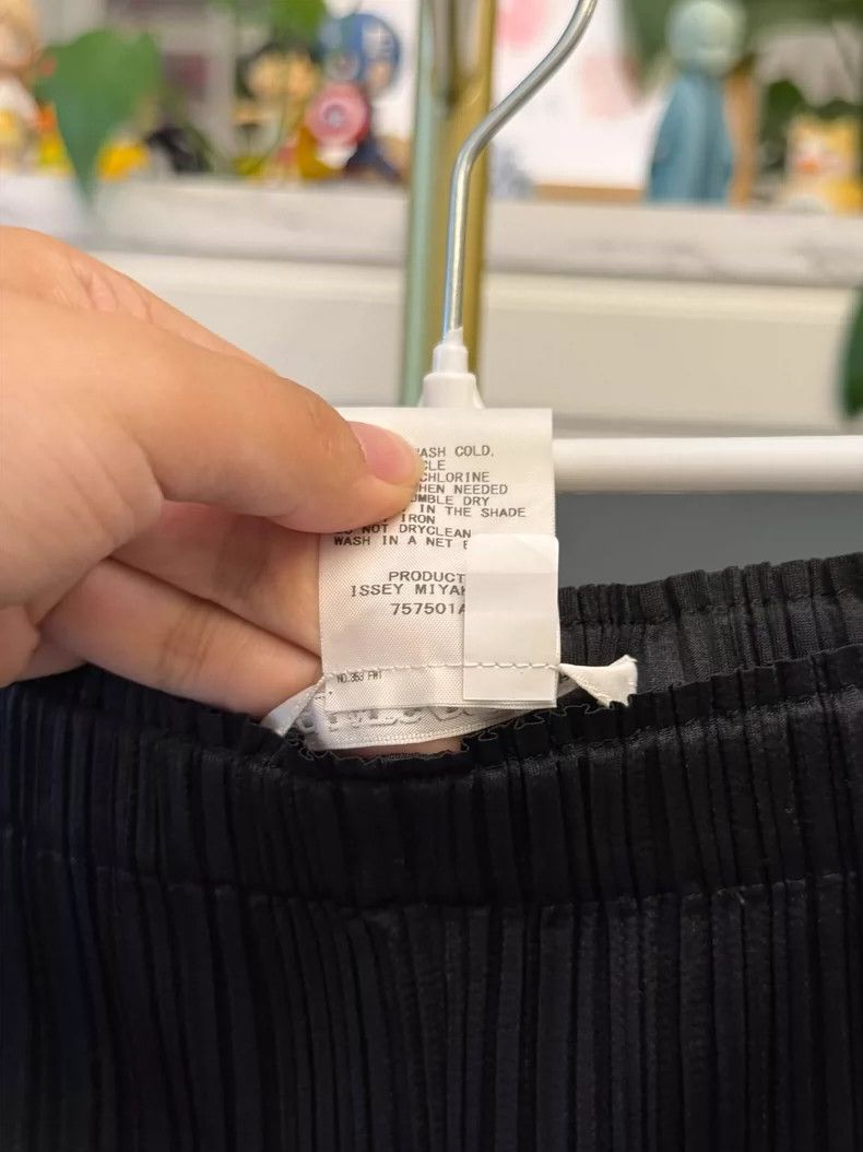 Issey Miyake Issey Miyake Classic Black Cropped Pants-yf Size US 26 / EU 42 - 6 Thumbnail