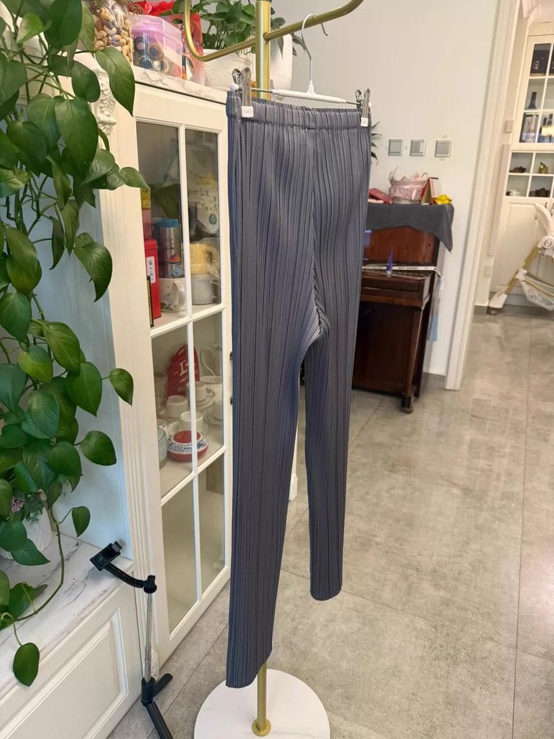 Issey Miyake Issey Miyake Pleated Pants in Dark Gray-yf Size US 26 / EU 42 - 6 Thumbnail