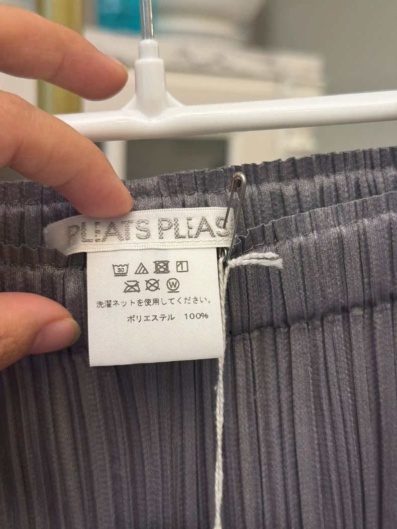 Issey Miyake Straight Leg Pants in Dark Gray-yf