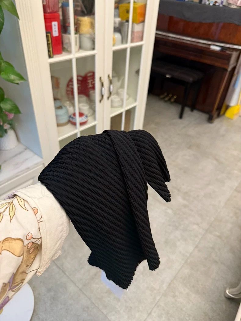 Issey Miyake Issey Miyake Black Fish Scale Top-yf Size US M / EU 48-50 / 2 - 7 Thumbnail