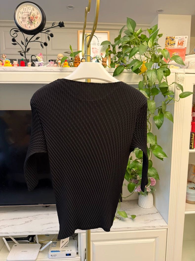 Issey Miyake Issey Miyake Black Fish Scale Top-yf Size US M / EU 48-50 / 2 - 6 Thumbnail