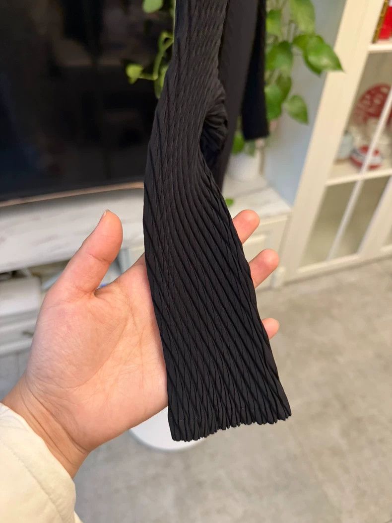 Issey Miyake Issey Miyake Black Fish Scale Top-yf Size US M / EU 48-50 / 2 - 2 Thumbnail