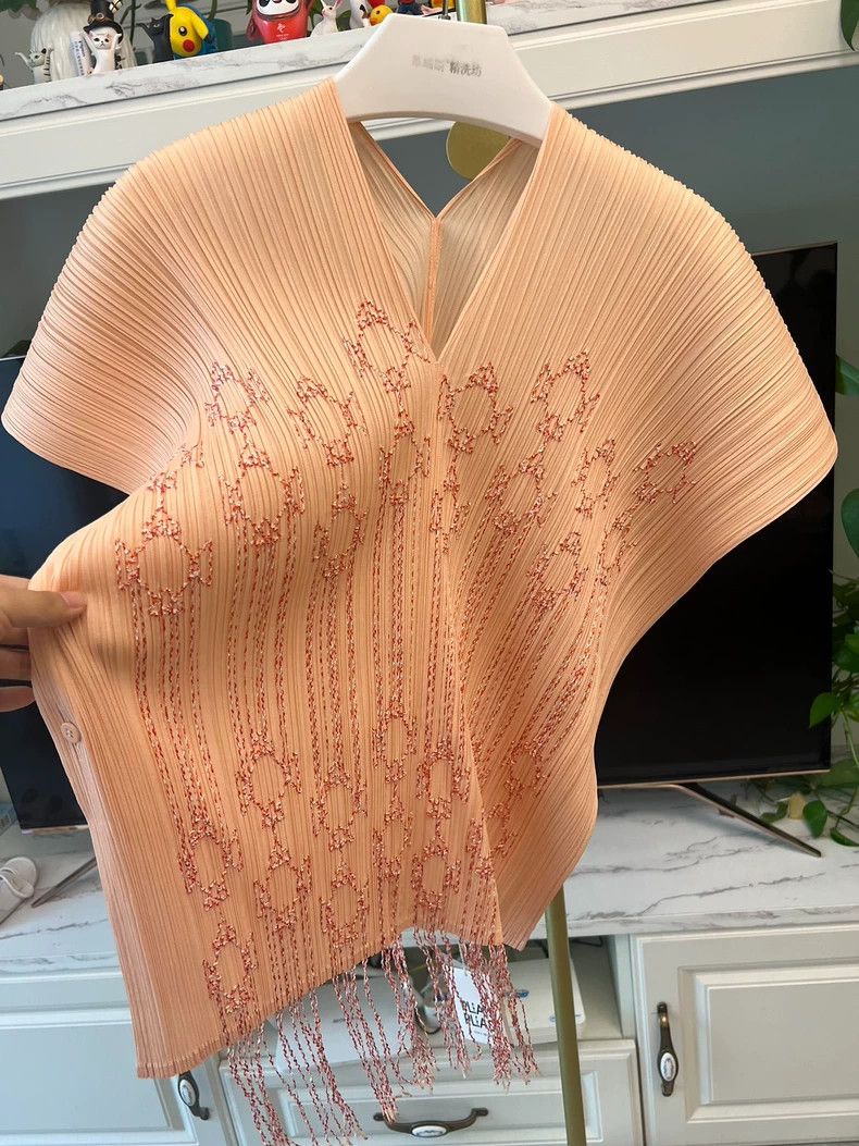 Issey Miyake Issey Miyake Pink Pleated Shoulder Wrap-yf Size M / US 6-8 / IT 42-44 - 2 Thumbnail