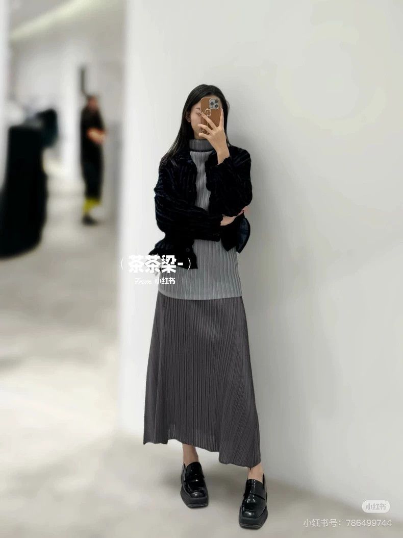Issey Miyake Issey Miyake Gray Pleated Half Skirt-yf Size US 26 / EU 42 - 2 Thumbnail