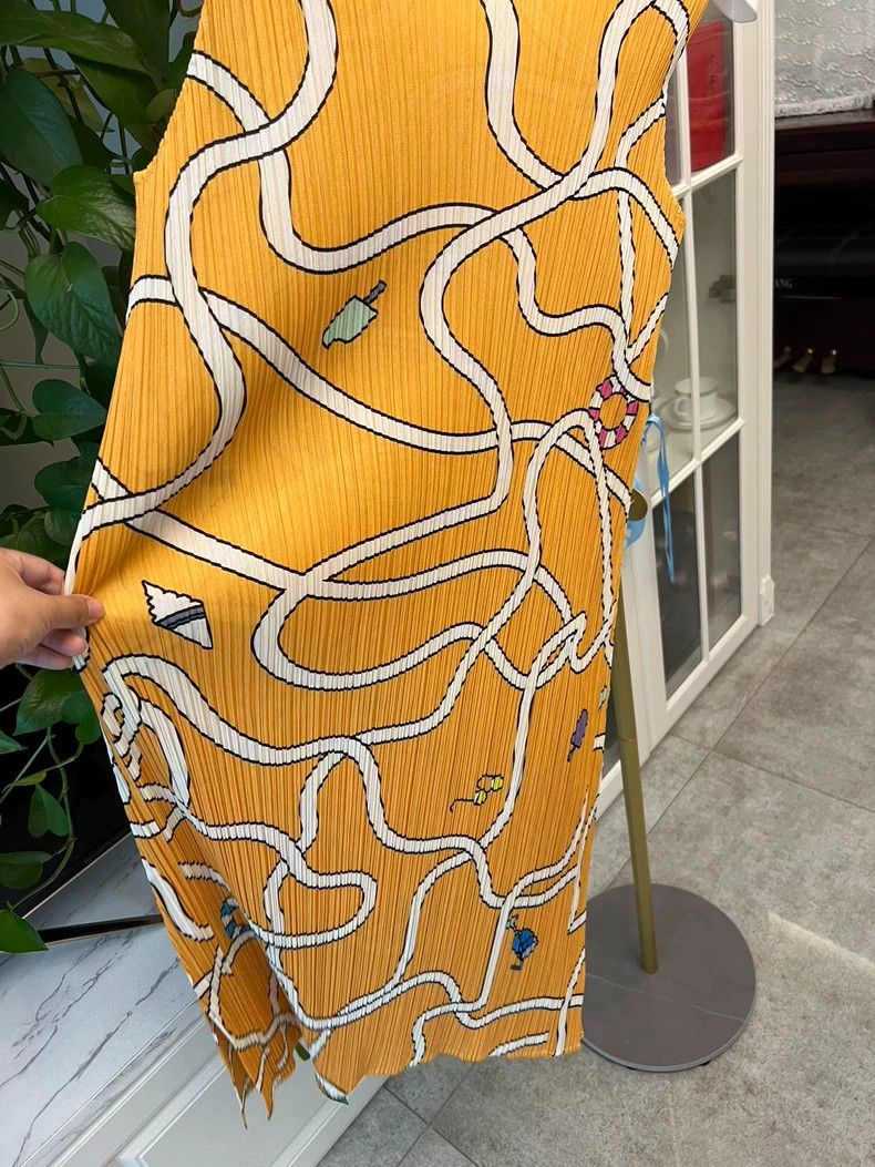 Issey Miyake Issey Miyake Yellow Dress with Patterns-yf Size 22" - 2 Thumbnail
