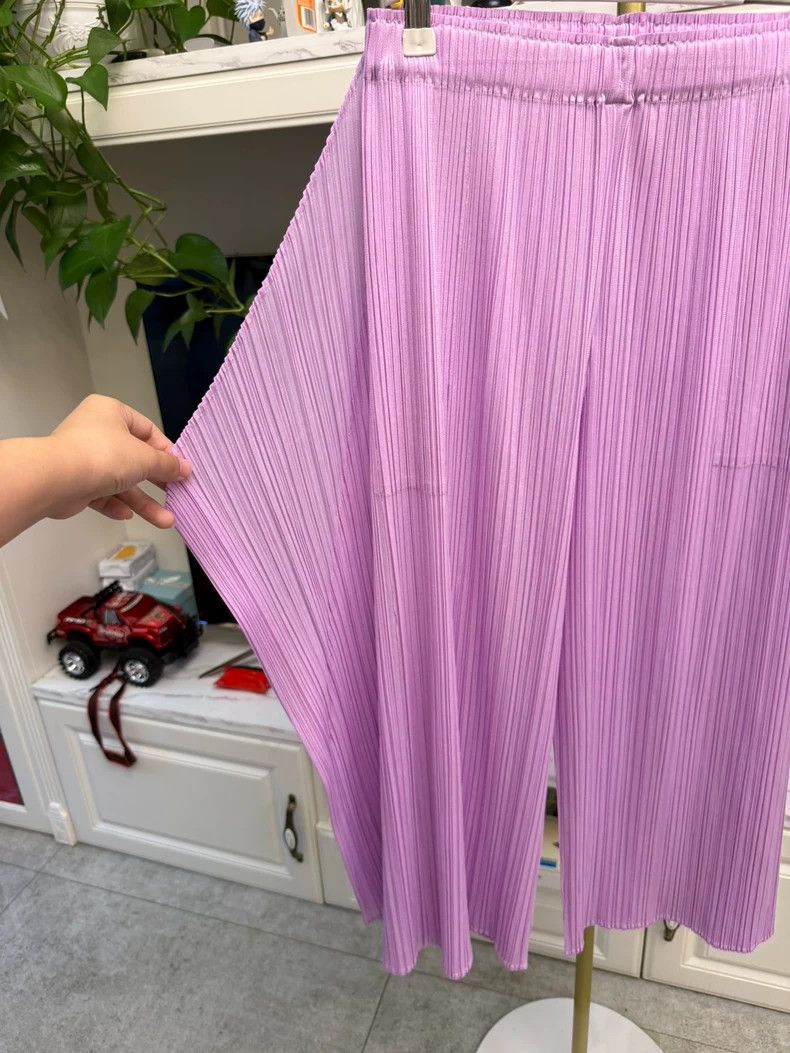 Issey Miyake Pleated Wide-Leg Pants in Light Purple-yf Size US 26 / EU 42 - 2 Thumbnail