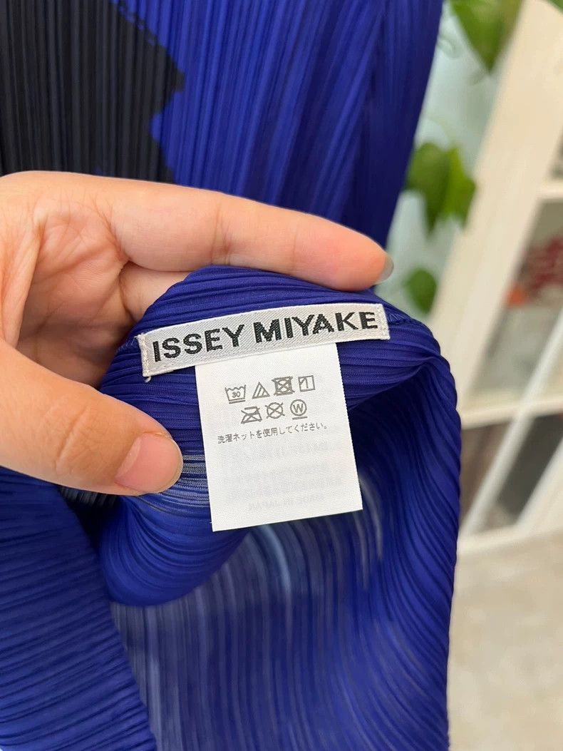 Issey Miyake Issey Miyake Electric Blue Top-yf Size US M / EU 48-50 / 2 - 4 Thumbnail