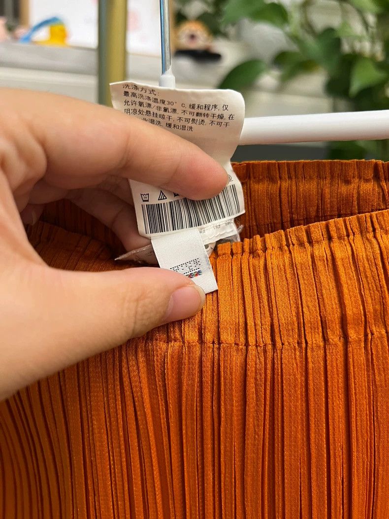 Issey Miyake Pleated Pumpkin Color Shorts Size 5-yf Size US 26 / EU 42 - 4 Thumbnail