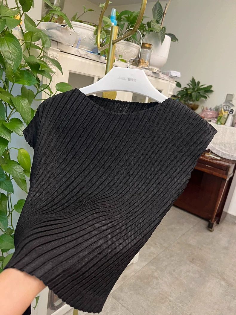 Issey Miyake Issey Miyake Black Pleated Top-yf Size ONE SIZE - 3 Thumbnail