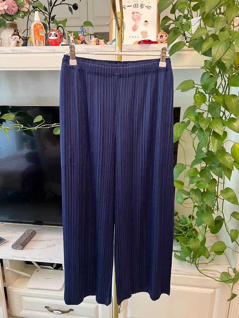 Issey Miyake Issey Miyake Wide-leg Pants in Dark Blue-yf Size US 26 / EU 42 - 2 Thumbnail