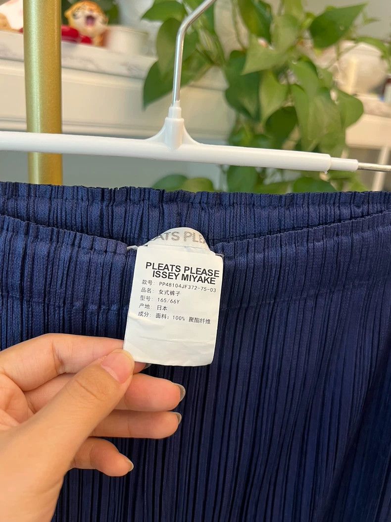 Issey Miyake Issey Miyake Wide-leg Pants in Dark Blue-yf Size US 26 / EU 42 - 4 Thumbnail