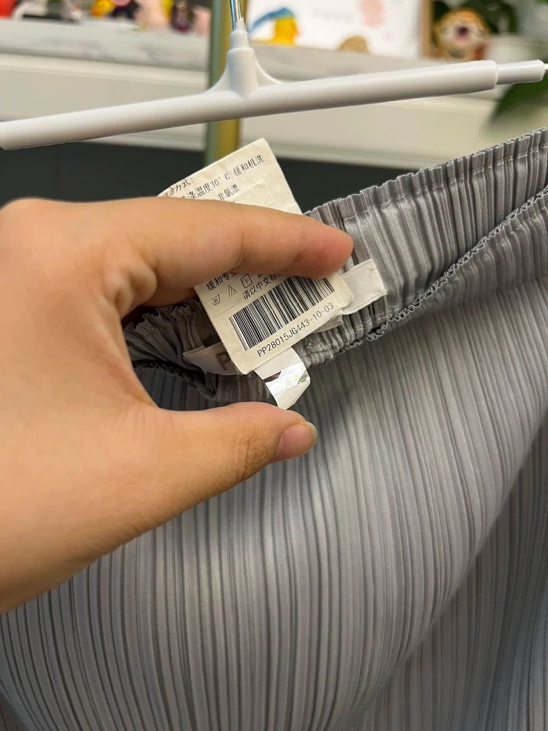 Issey Miyake Issey Miyake Pleated Mermaid Skirt in Gray-yf Size US 26 / EU 42 - 6 Thumbnail