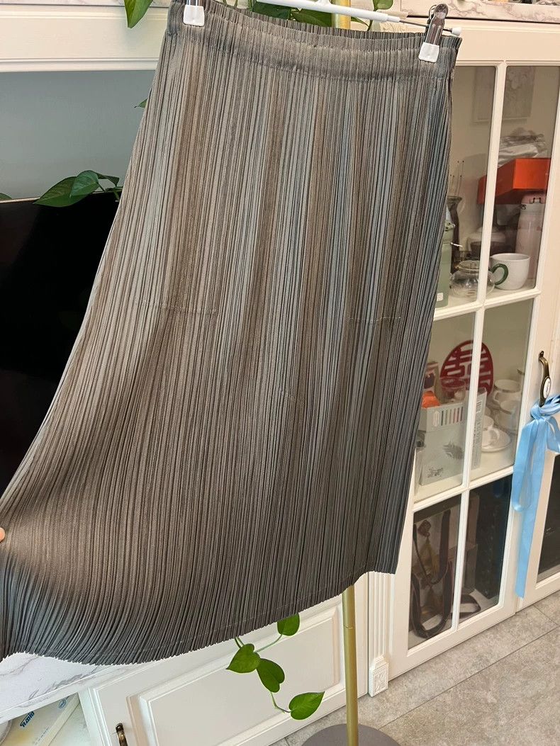 Issey Miyake Olive Green A-Line Skirt by Issey Miyake-yf Size 22" - 2 Thumbnail