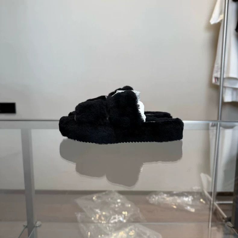 Celine CELINE Triomphe Sheepskin Slippers Size 37 Size US 6 / IT 36 - 2 Thumbnail