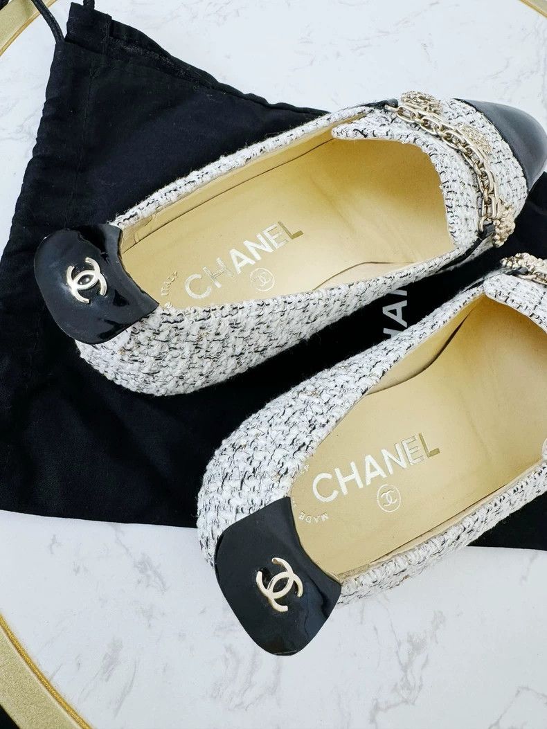 Chanel Chanel Beige Flats with Black Toe Cap Size US 5 / IT 35 - 4 Thumbnail