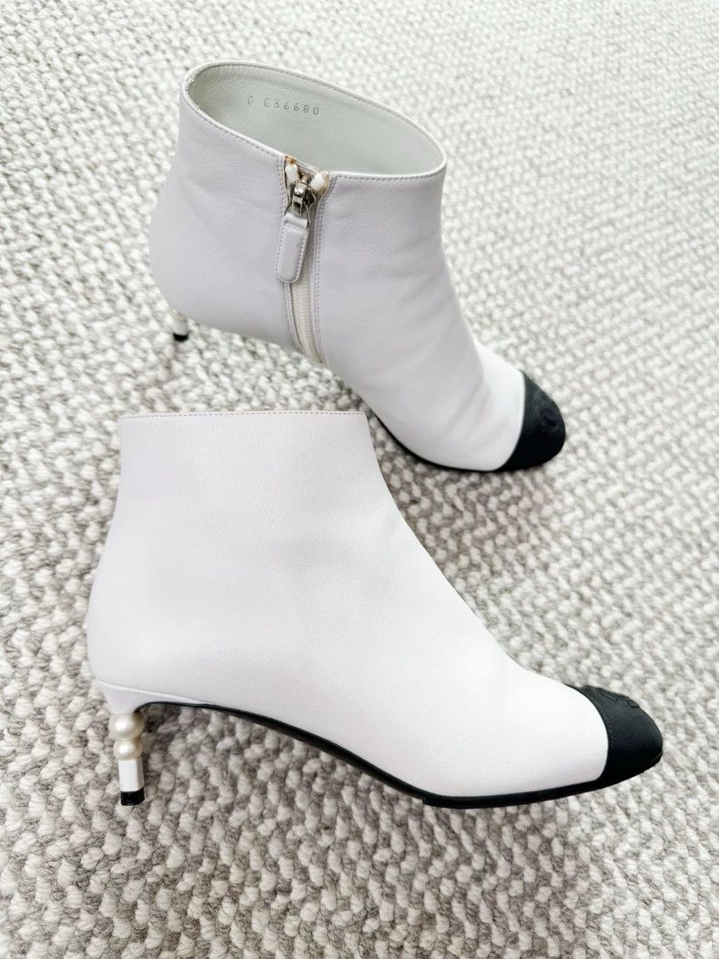 Chanel Chanel White Ankle Boots with Black Tips Size US 6 / IT 36 - 2 Thumbnail