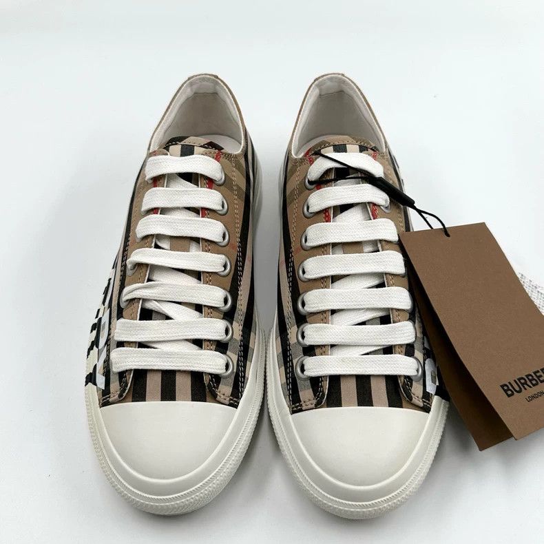 Burberry Burberry Classic Check Pattern Sneakers Size US 6 / IT 36 - 2 Thumbnail