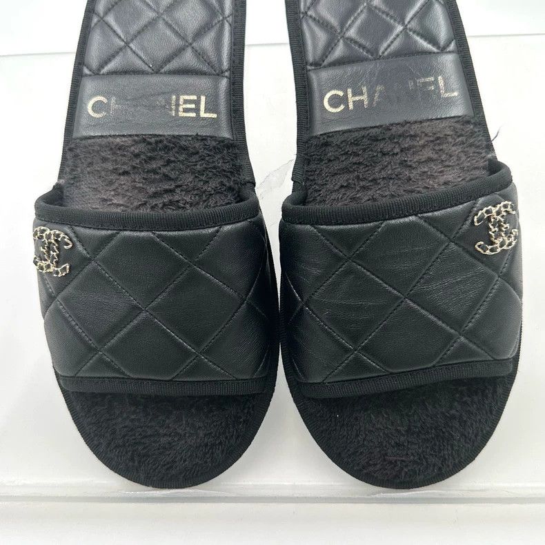 Chanel Chanel Black Quilted Logo Slide Sandals Size US 6 / IT 36 - 5 Thumbnail