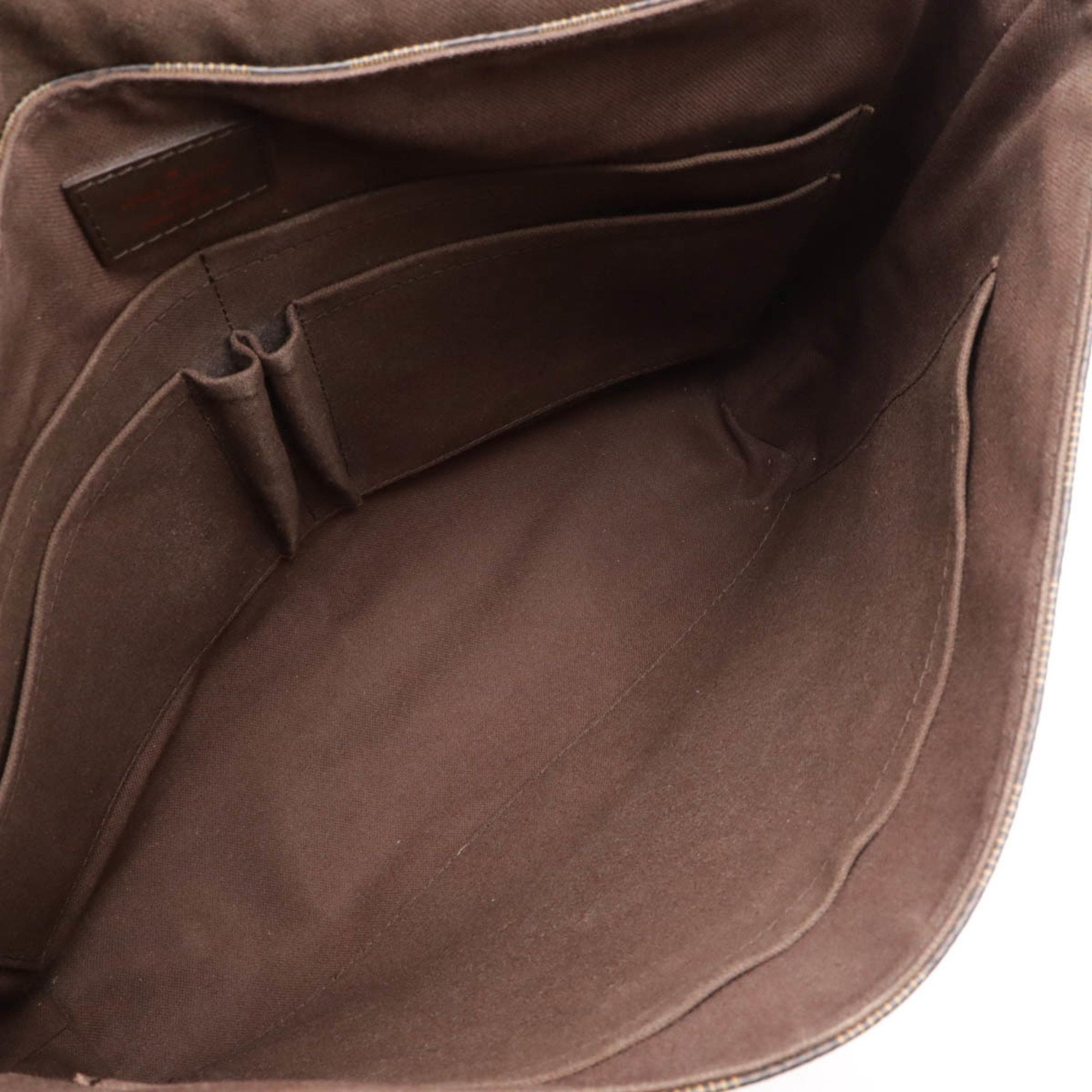 Louis Vuitton Louis Vuitton District shoulder Size ONE SIZE - 9 Thumbnail