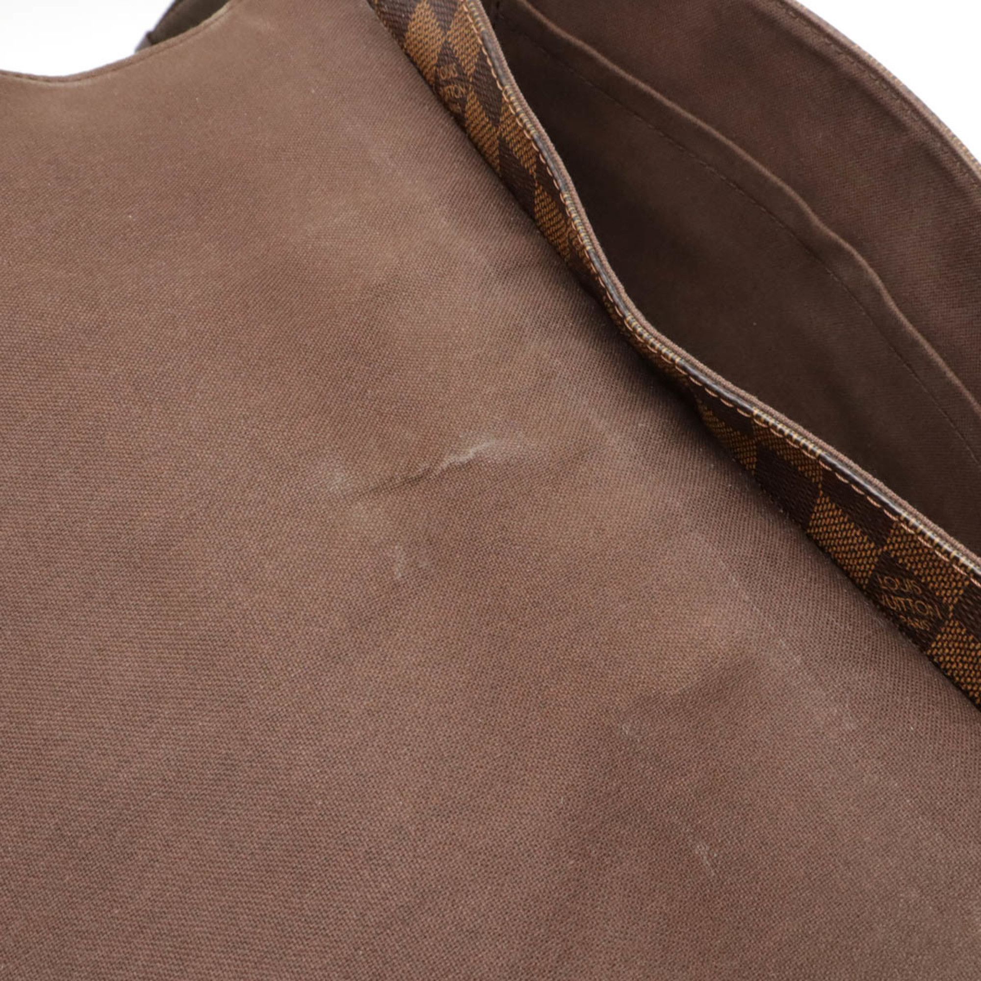 Louis Vuitton Louis Vuitton District shoulder Size ONE SIZE - 6 Thumbnail
