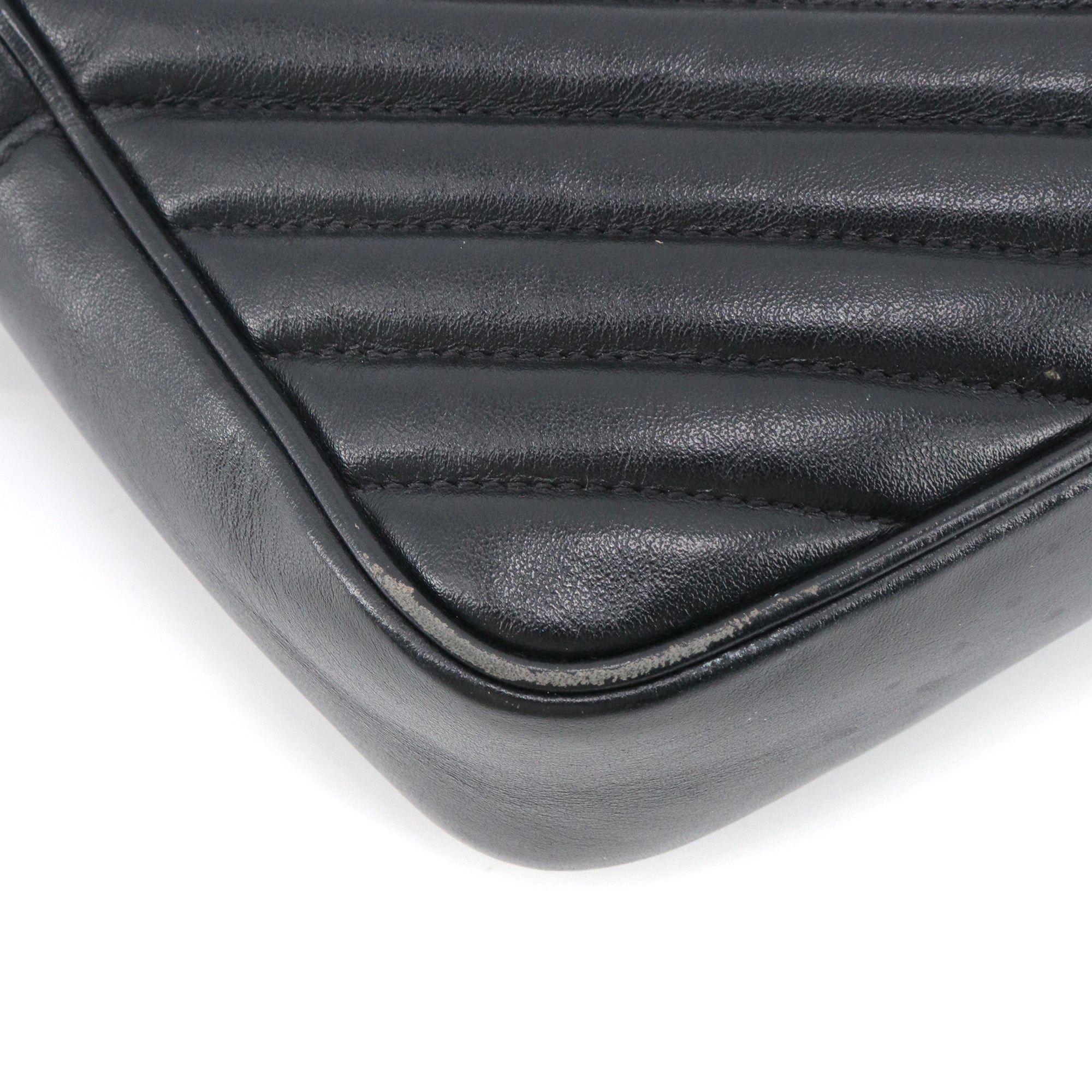Saint Laurent Paris SAINT LAURENT - Lou Saint Laurent shoulder bag in black chevron leather Size ONE SIZE - 9 Thumbnail