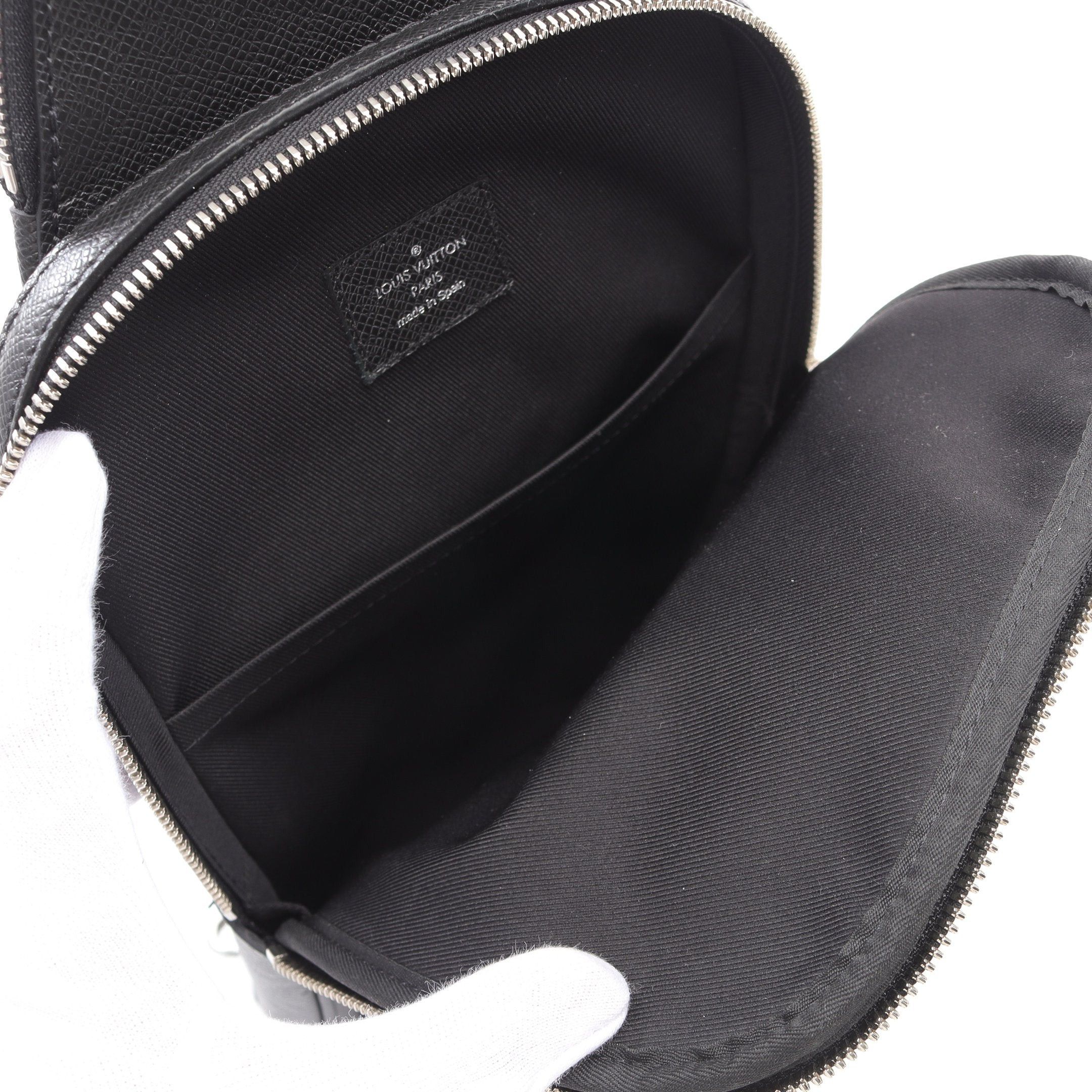 Louis Vuitton Louis Vuitton Avenue Sling Bag Taiga Body Leather Black Size ONE SIZE - 3 Thumbnail