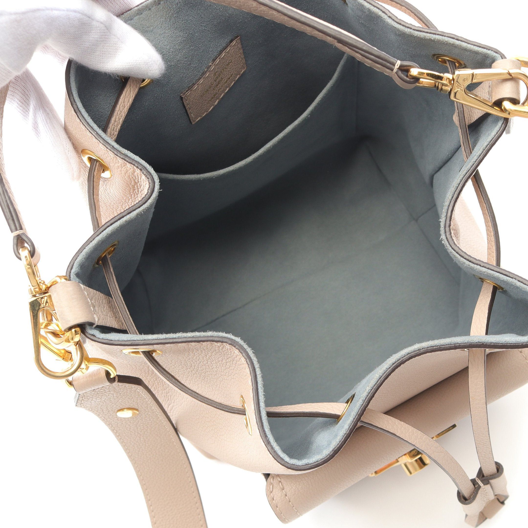 Louis Vuitton Louis Vuitton Rock Me Bucket Nv Greige Handbag Leather Gray Beige Size ONE SIZE - 3 Thumbnail