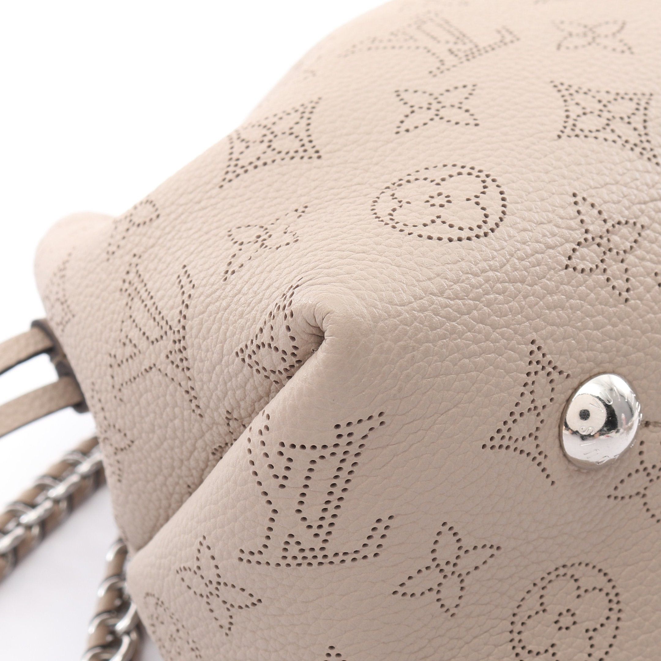 Louis Vuitton Louis Vuitton Bella Mahina Carré Chain Handbag Leather Gray Beige Size ONE SIZE - 5 Thumbnail