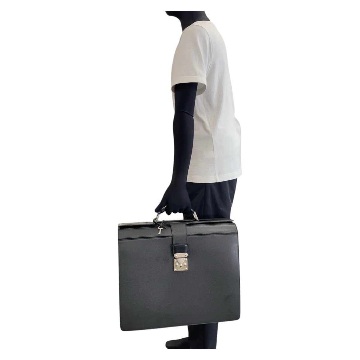 Louis Vuitton Louis Vuitton Louis Vuitton Taiga Pilot Case Briefcase M30022 Leather Business Bag M30022 DUTY FREE for USA Size ONE SIZE - 6 Thumbnail