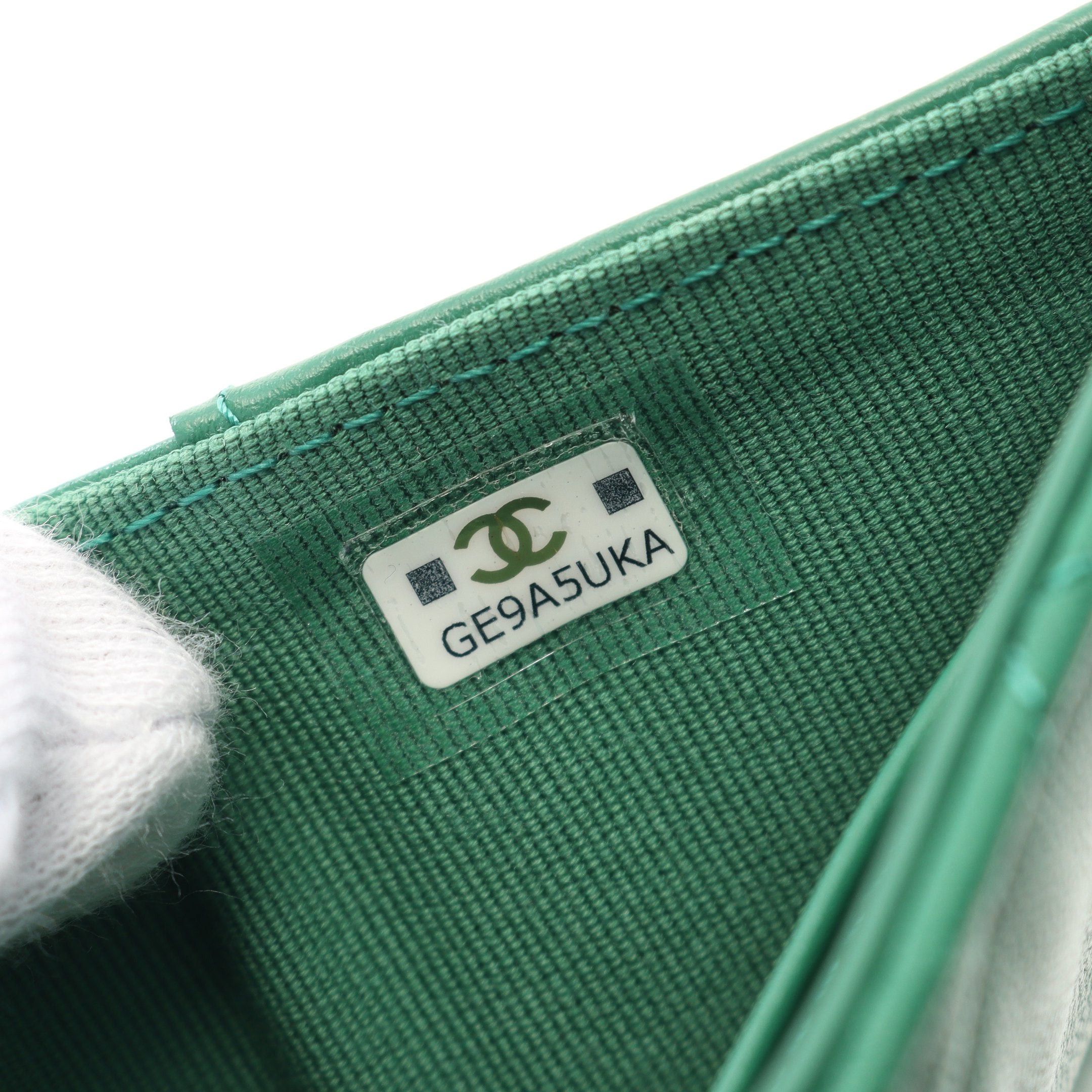 Chanel Chanel Chanel 19 Matelasse Trifold Wallet Lambskin Green Gold Hardware Size ONE SIZE - 6 Thumbnail