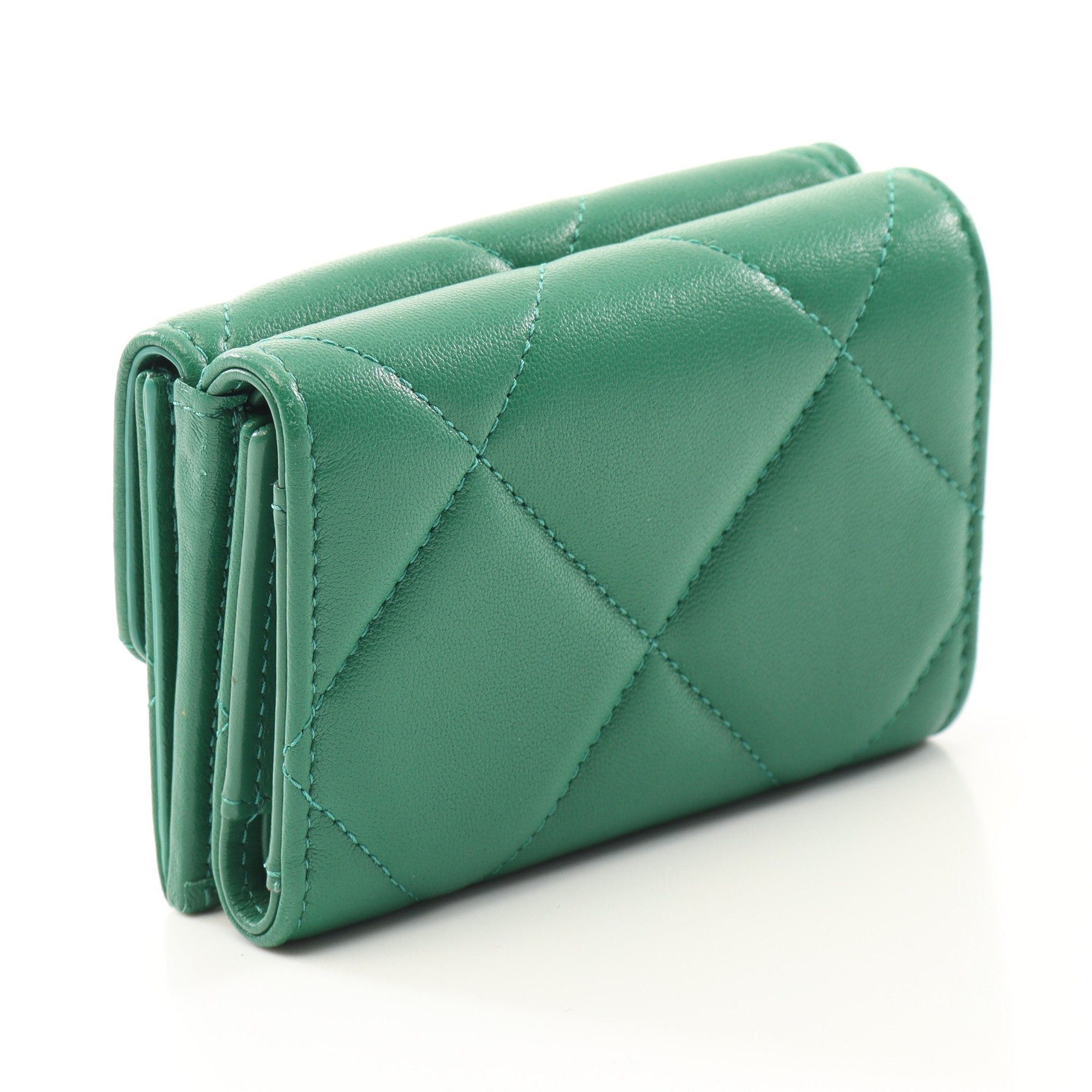 Chanel Chanel Chanel 19 Matelasse Trifold Wallet Lambskin Green Gold Hardware Size ONE SIZE - 2 Thumbnail