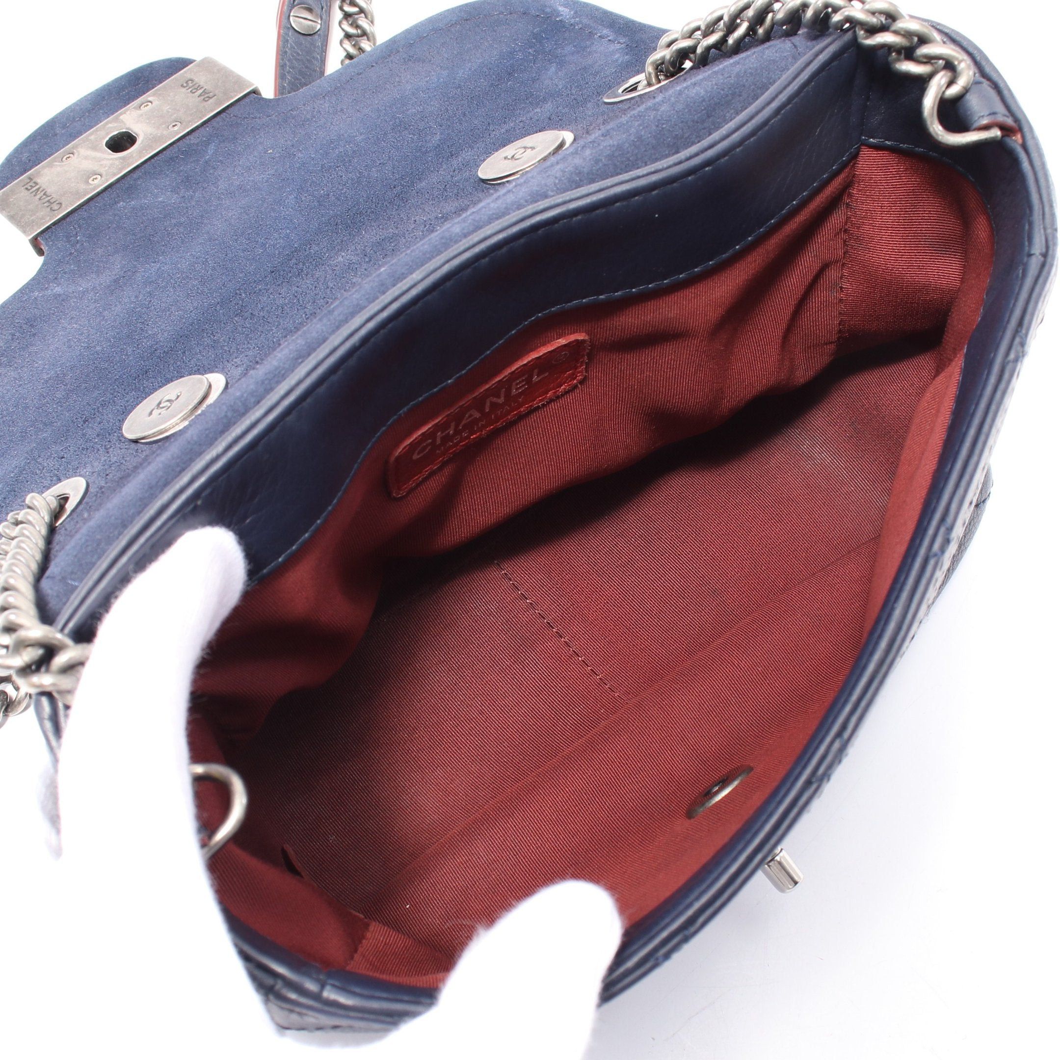 Chanel Chanel Matelasse Chain Shoulder Bag Leather Navy Antique Silver Hardware Size ONE SIZE - 3 Thumbnail