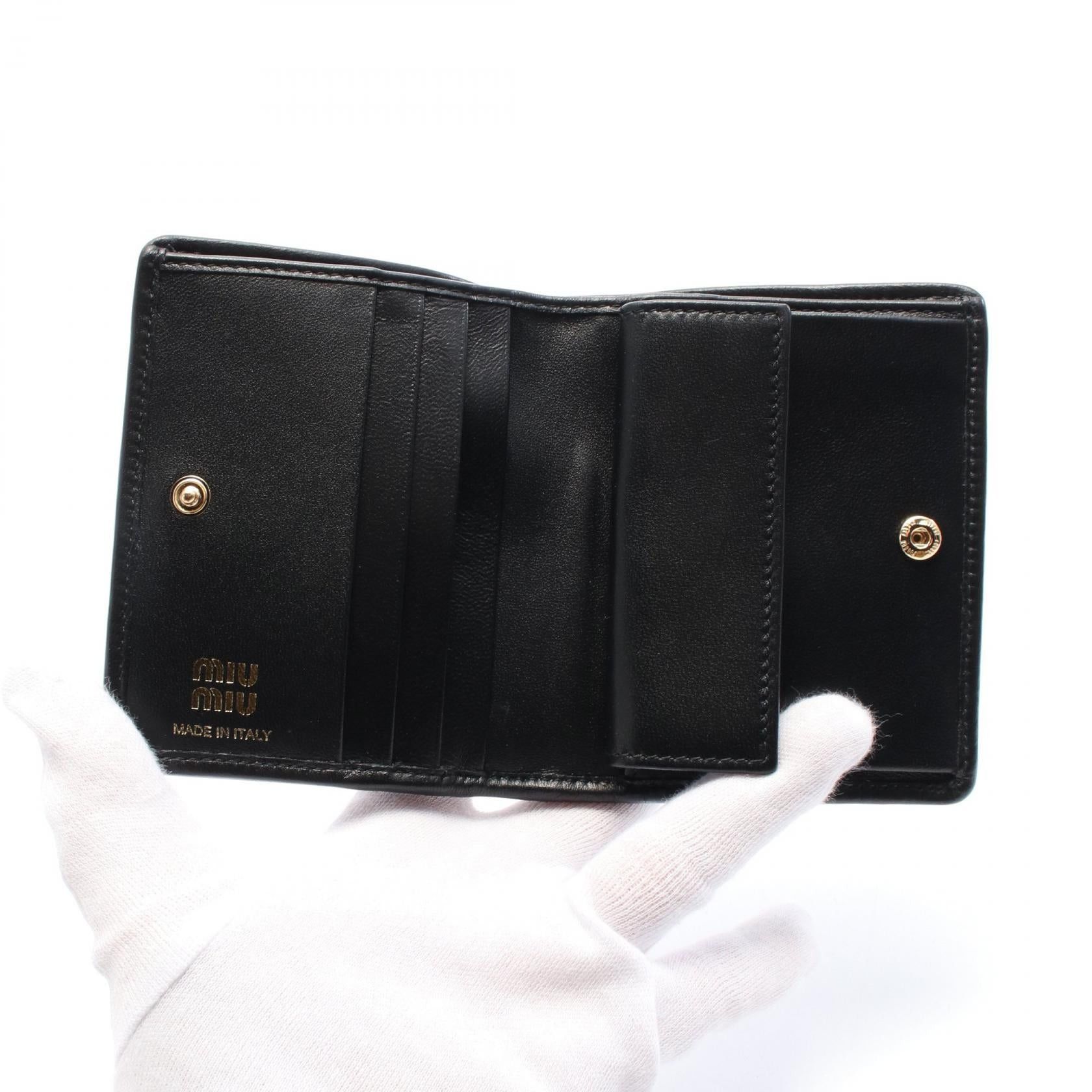 Miu Miu Miu Miu Matelasse Bi-Fold Wallet Leather Black Size ONE SIZE - 3 Thumbnail