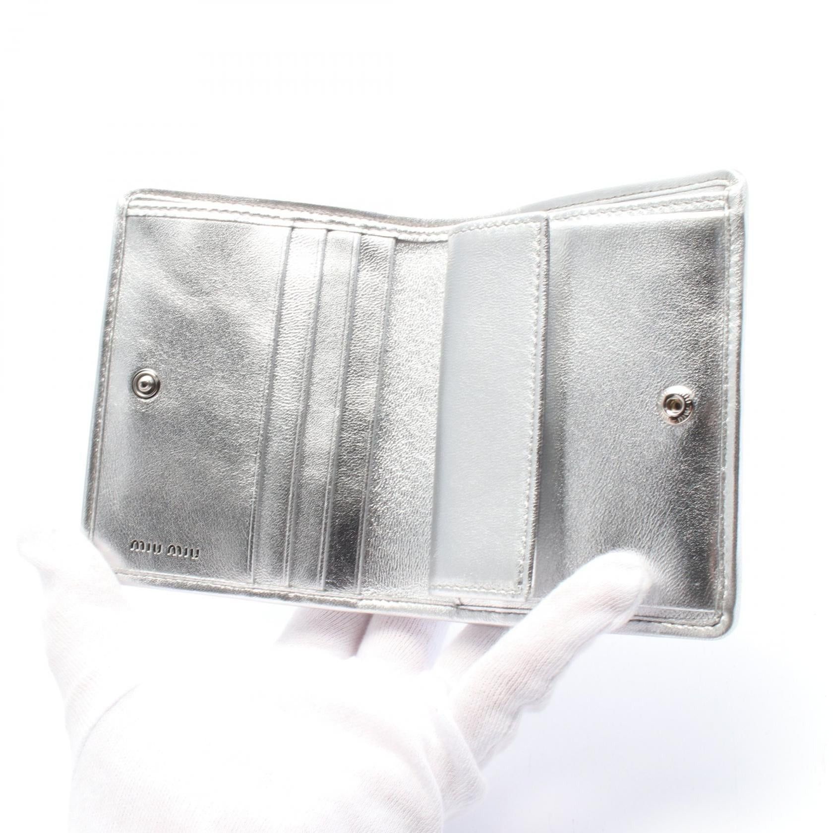 Miu Miu Miu Miu Matelasse Bi-Fold Wallet Leather Silver Size ONE SIZE - 3 Thumbnail