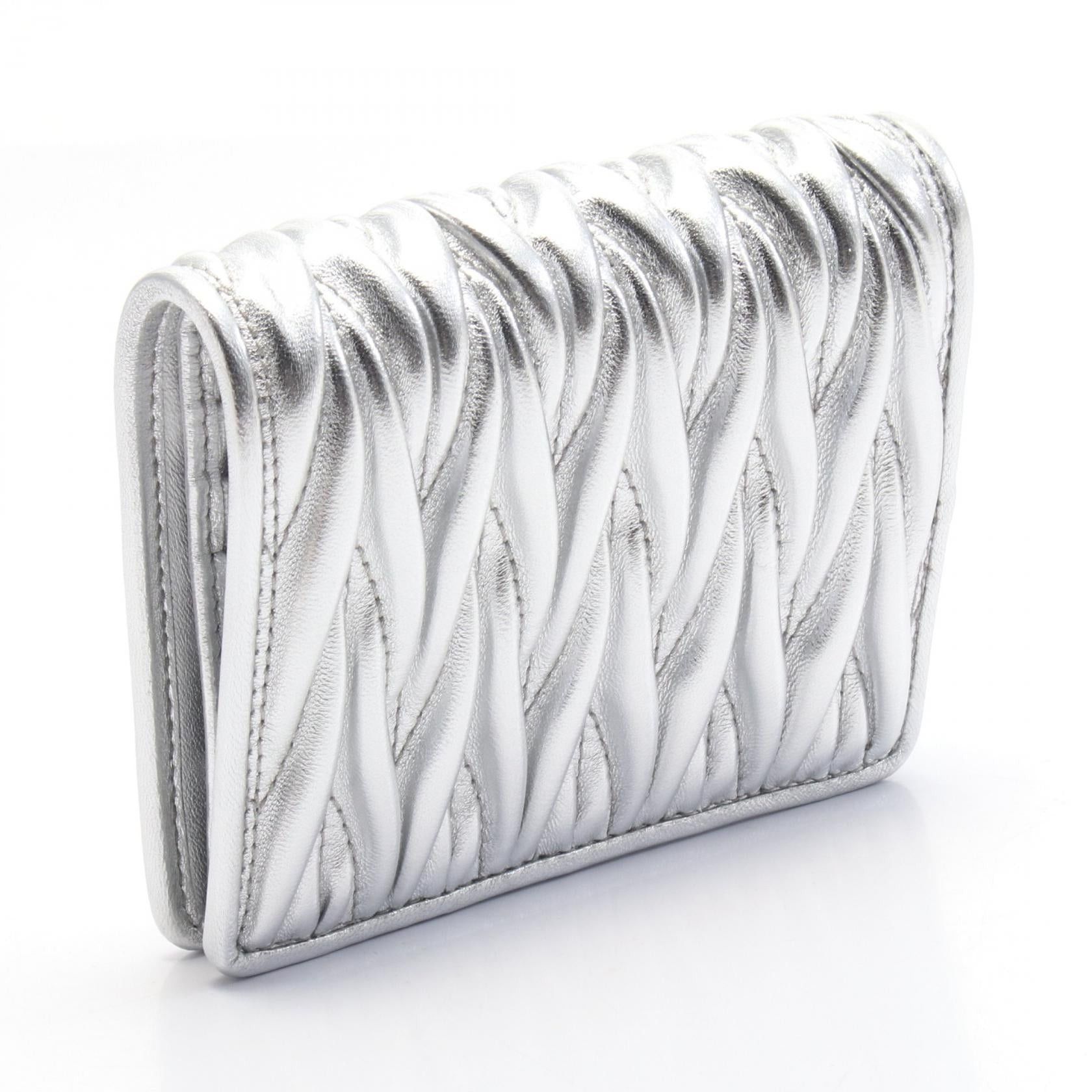 Miu Miu Miu Miu Matelasse Bi-Fold Wallet Leather Silver Size ONE SIZE - 2 Thumbnail