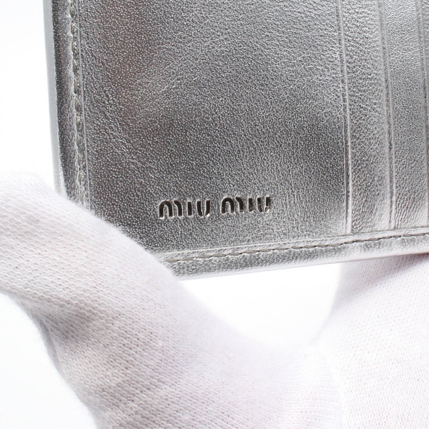 Miu Miu Miu Miu Matelasse Bi-Fold Wallet Leather Silver Size ONE SIZE - 4 Thumbnail
