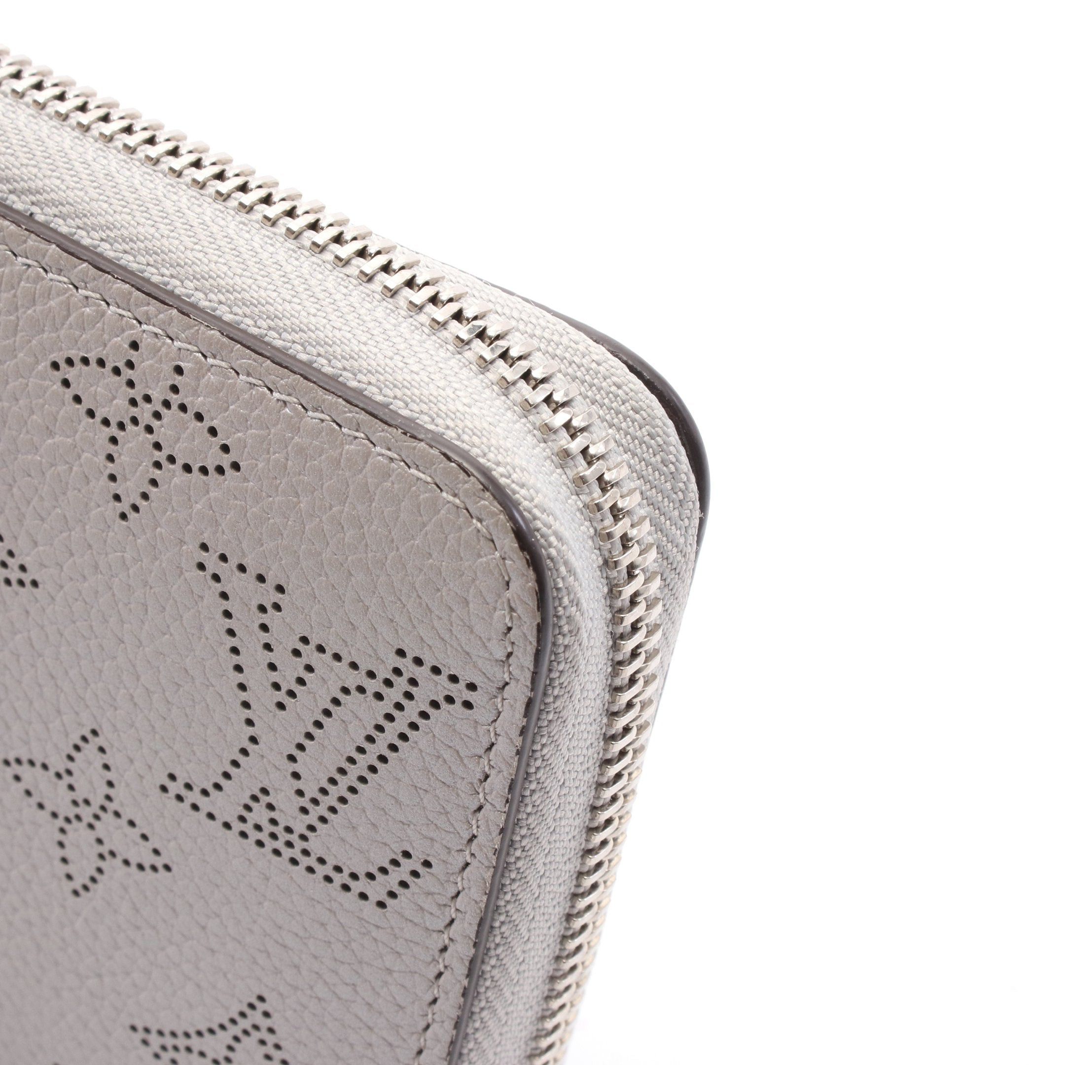 Louis Vuitton Louis Vuitton Zippy Wallet Monogram Mahina Metallic Round Zipper Leather Gray Size ONE SIZE - 6 Thumbnail