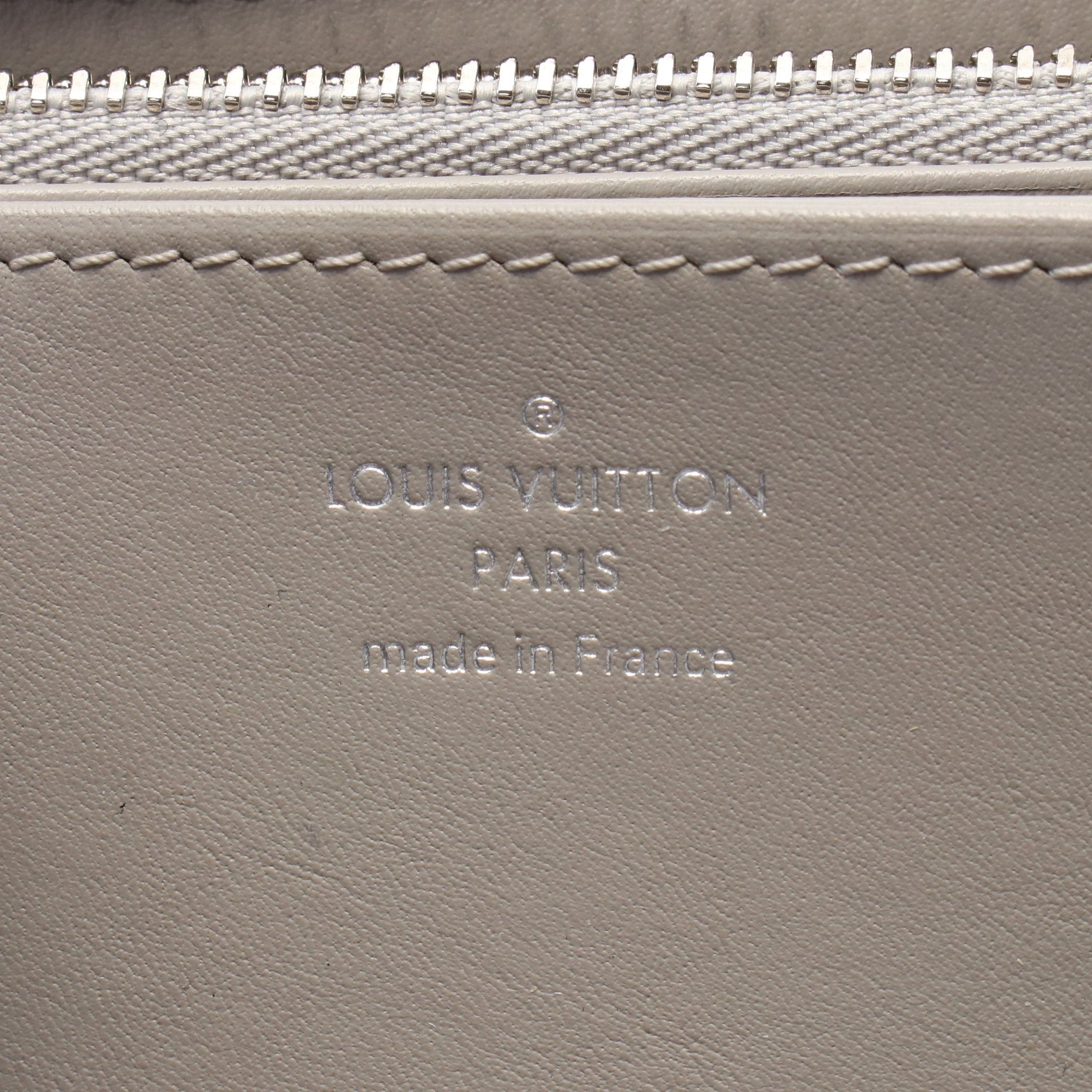 Louis Vuitton Louis Vuitton Zippy Wallet Monogram Mahina Metallic Round Zipper Leather Gray Size ONE SIZE - 4 Thumbnail