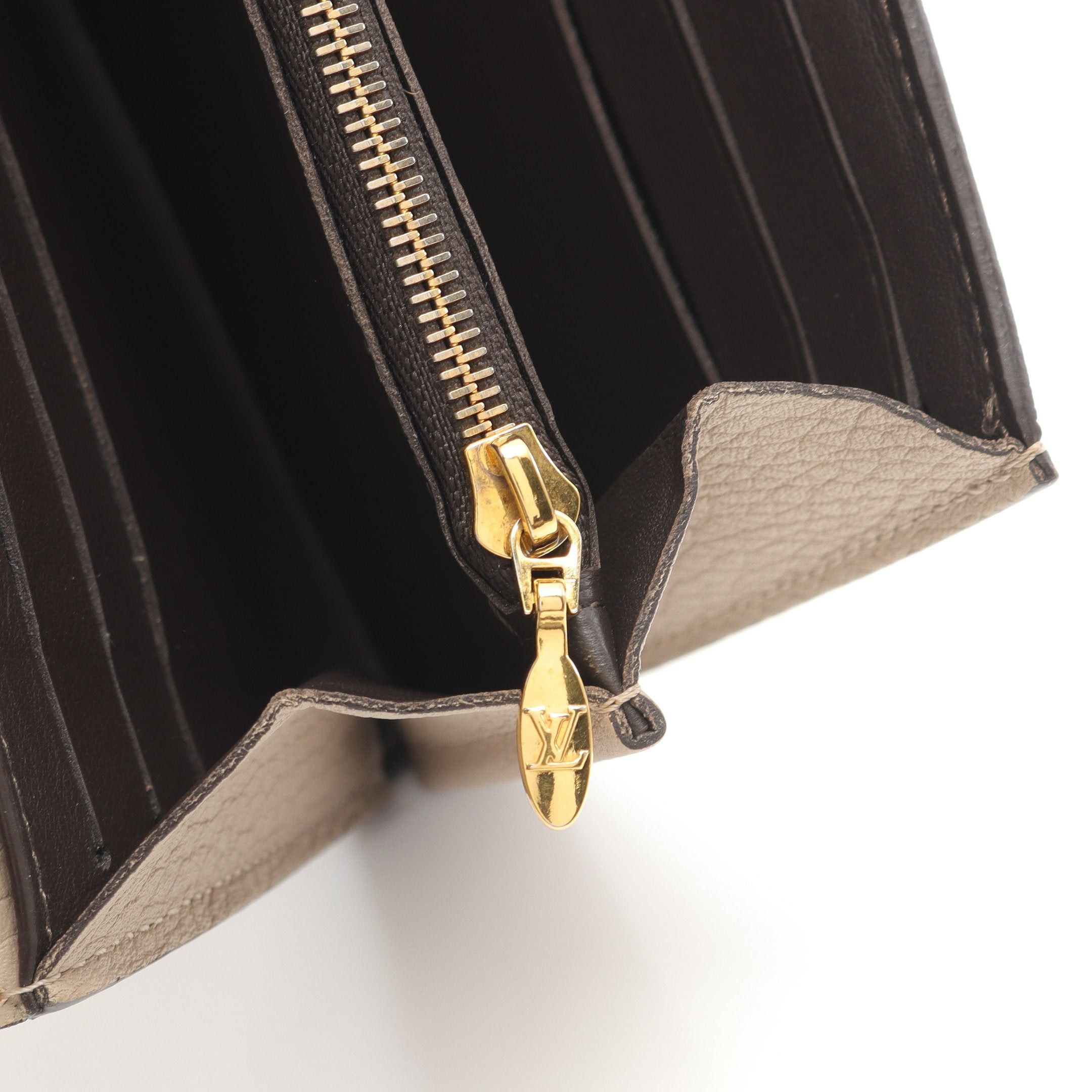 Louis Vuitton Louis Vuitton Portefeuil Capucines Carré Bi-Fold Long Wallet Taurillon Leather Gray Beige Size ONE SIZE - 7 Thumbnail