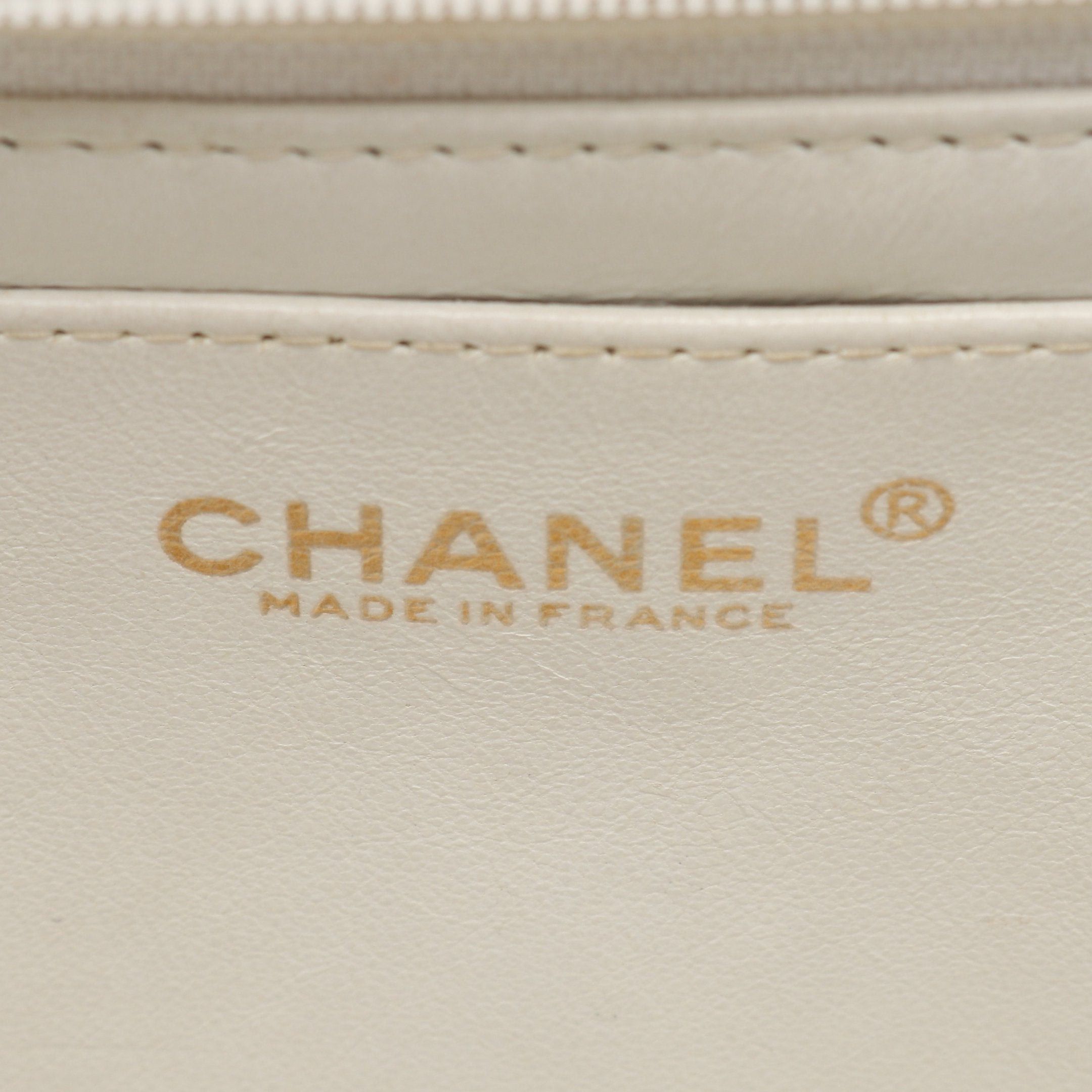 Chanel Chanel Matelasse One Shoulder Bag Chain Lambskin White Black Gold Hardware Size ONE SIZE - 4 Thumbnail
