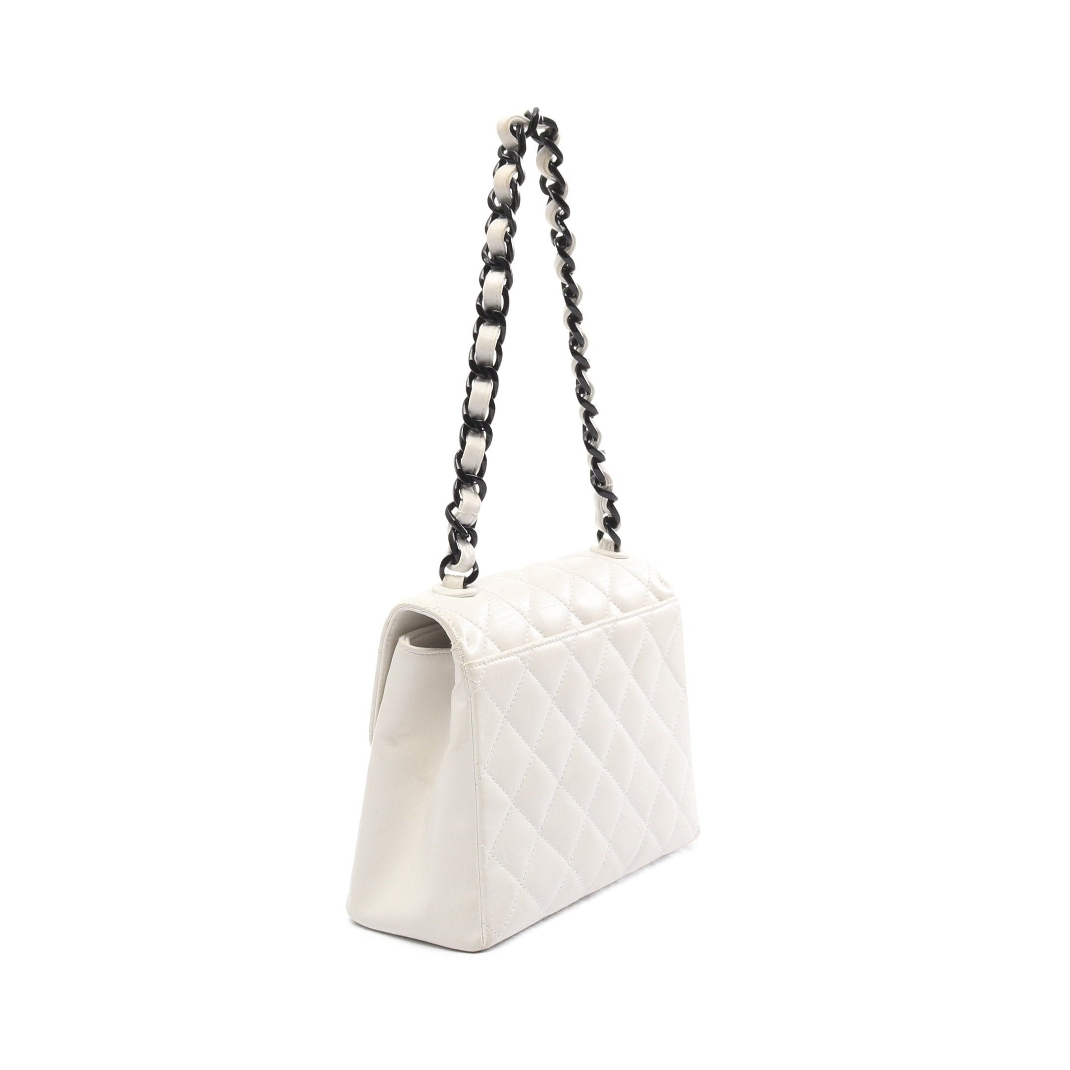 Chanel Chanel Matelasse One Shoulder Bag Chain Lambskin White Black Gold Hardware Size ONE SIZE - 2 Thumbnail