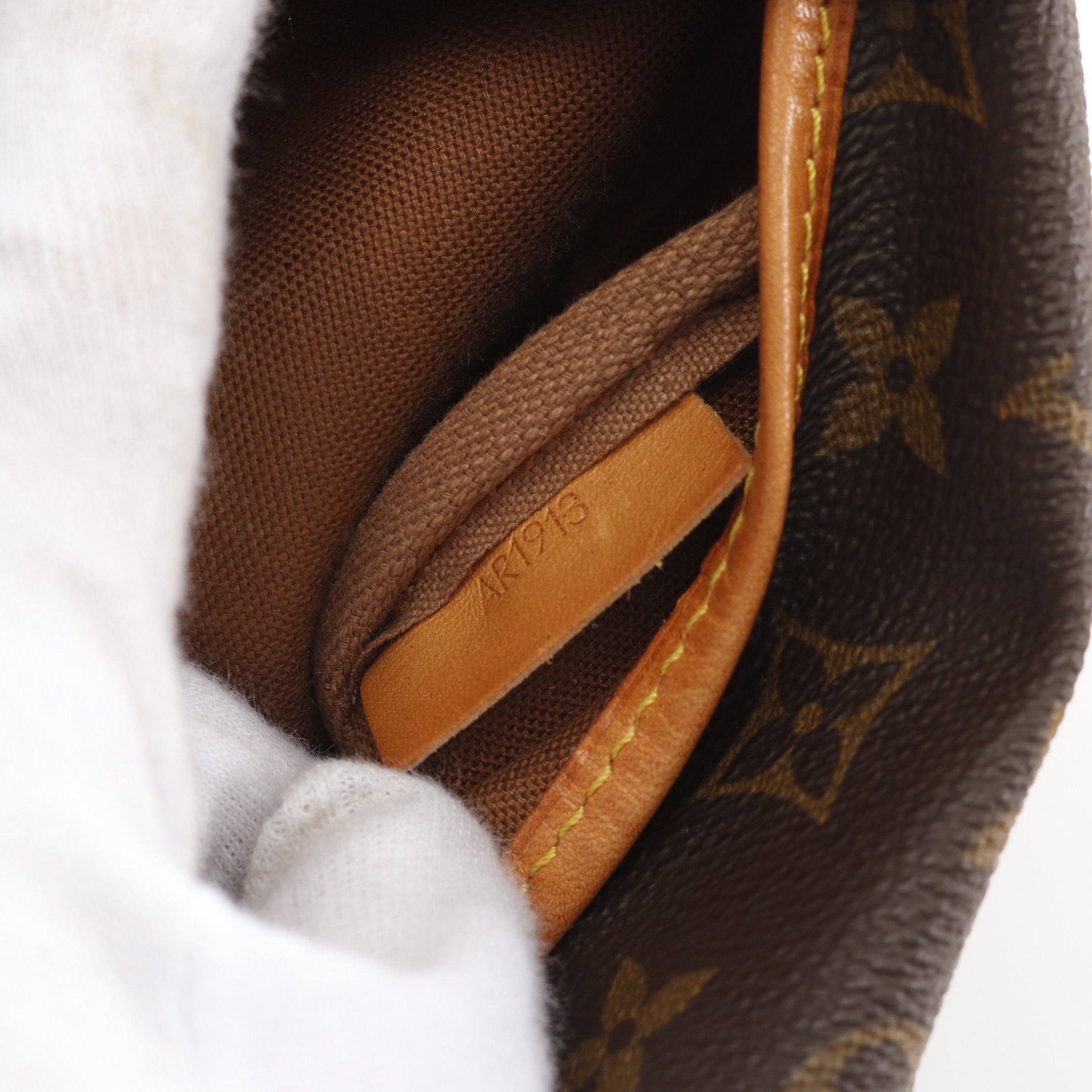 Louis Vuitton Louis Vuitton Saumur 30 Monogram Shoulder Bag Leather Brown Size ONE SIZE - 5 Thumbnail
