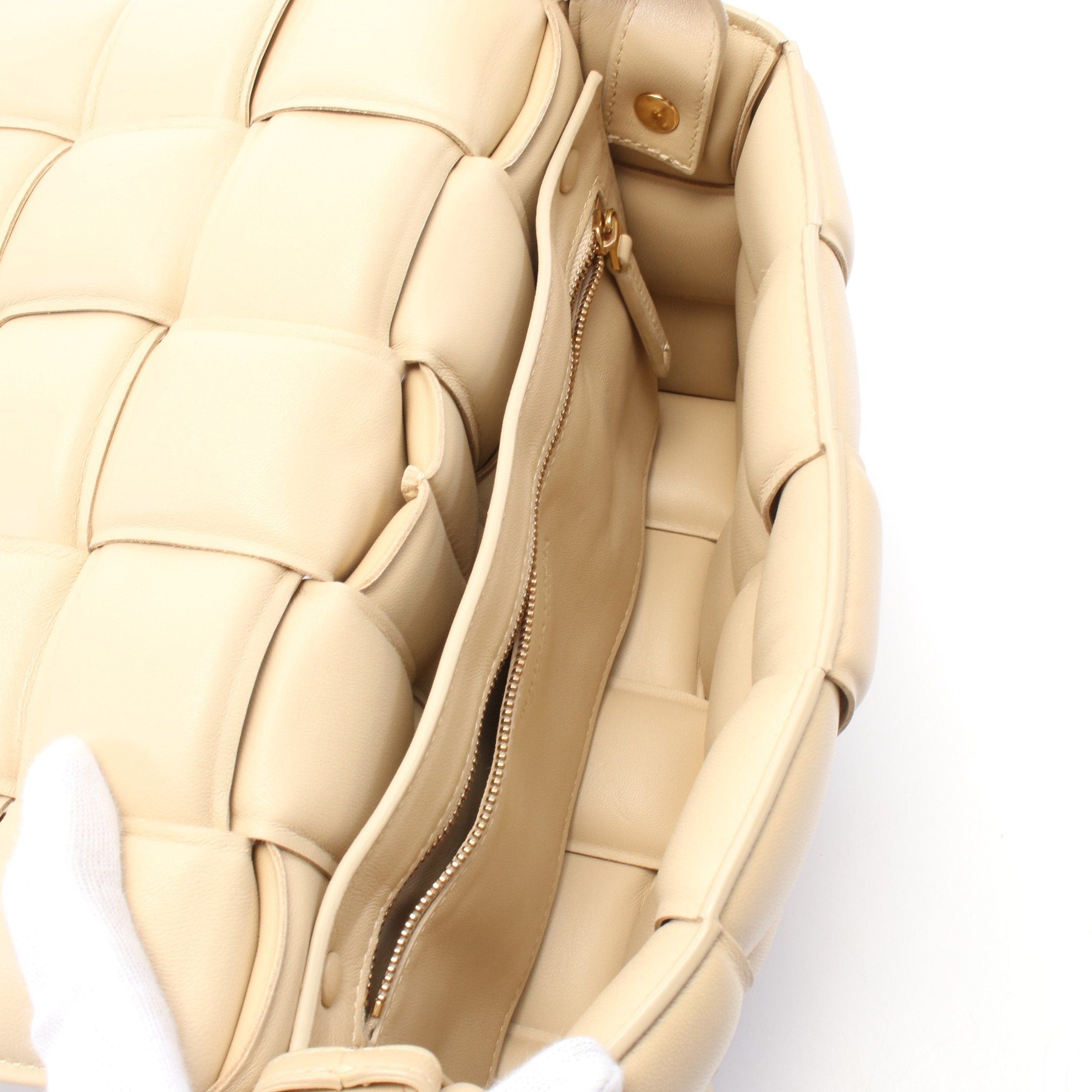 Bottega Veneta Bottega Veneta Padet Cassette Intrecciato Shoulder Bag Leather Beige Size ONE SIZE - 3 Thumbnail