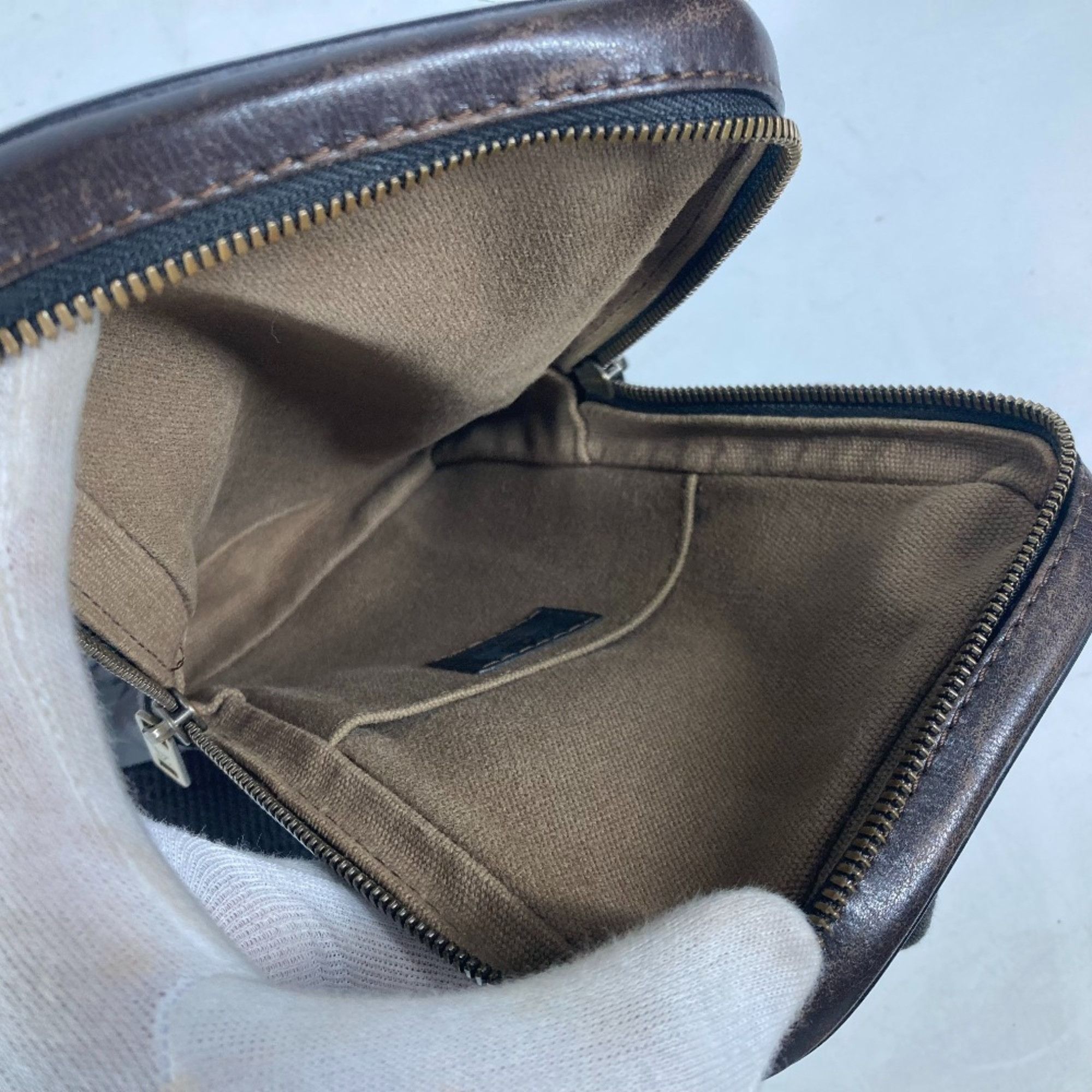 Louis Vuitton Louis Vuitton Utah clutch Size ONE SIZE - 12 Thumbnail