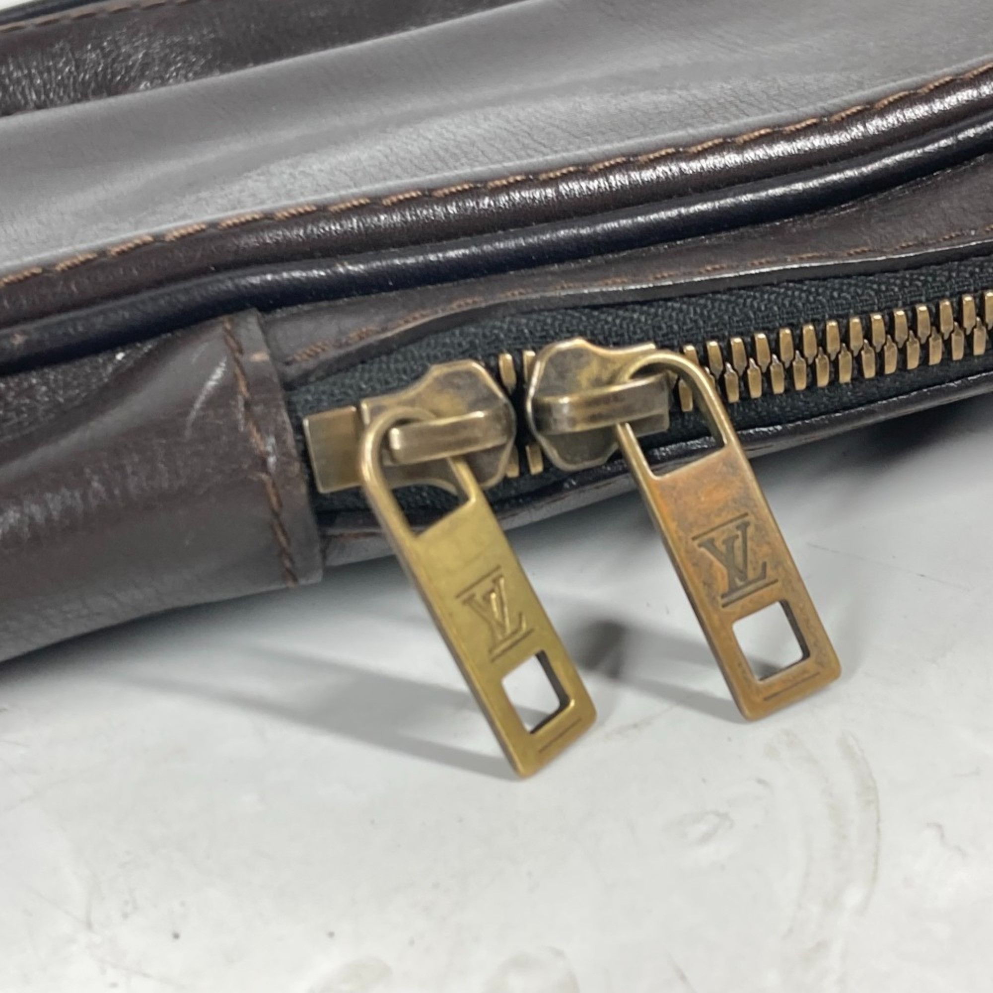 Louis Vuitton Louis Vuitton Utah clutch Size ONE SIZE - 9 Thumbnail