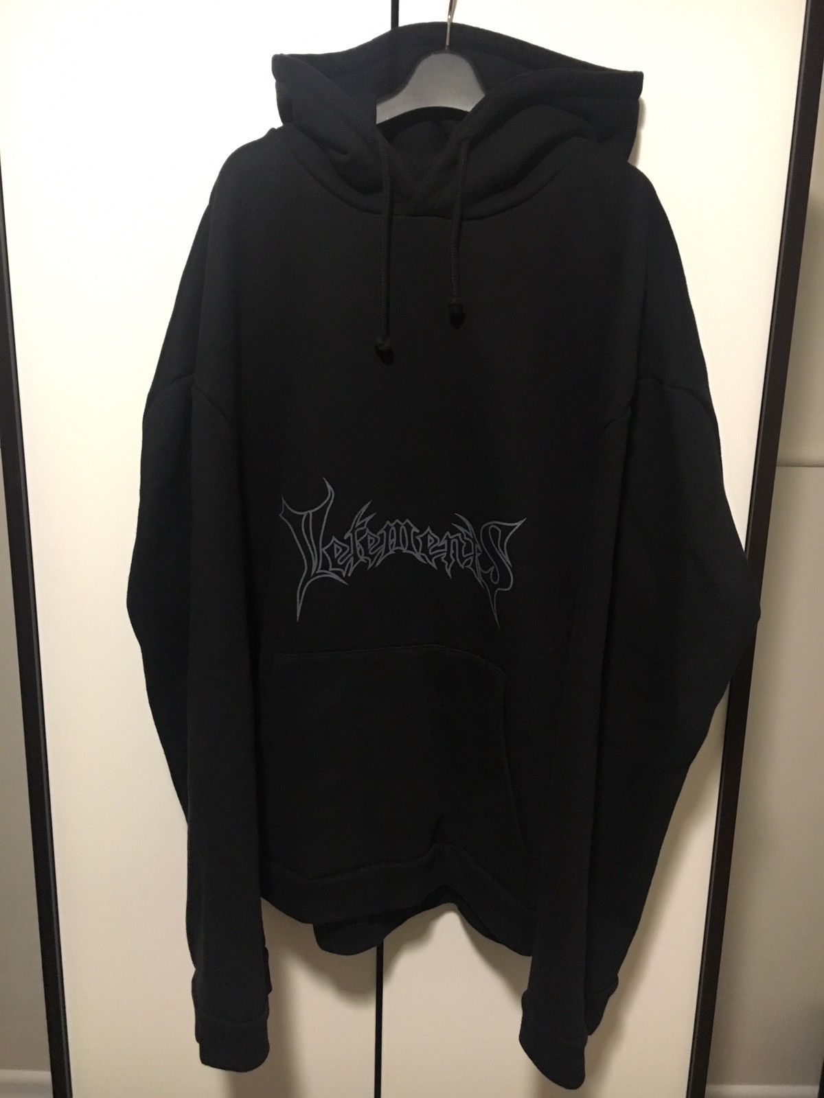 Vetements AW15 OG Metal Logo Hoodie Size US S / EU 44-46 / 1 - 1 Preview