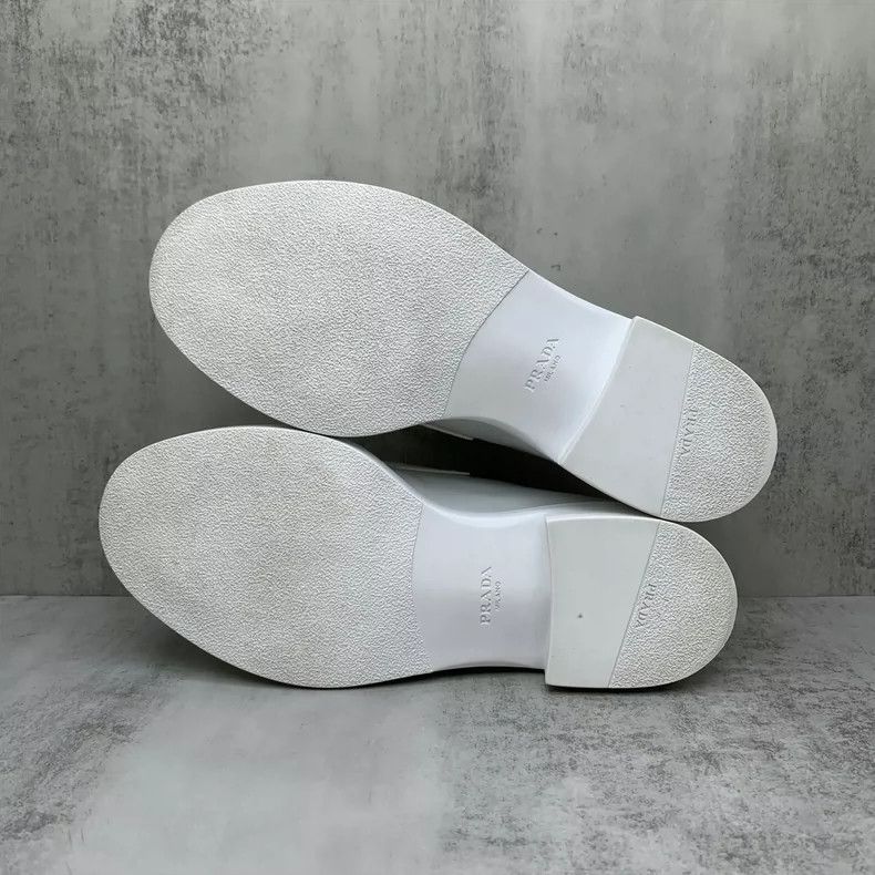 Prada Prada White Loafers Size 36.5 Size US 6 / IT 36 - 7 Thumbnail