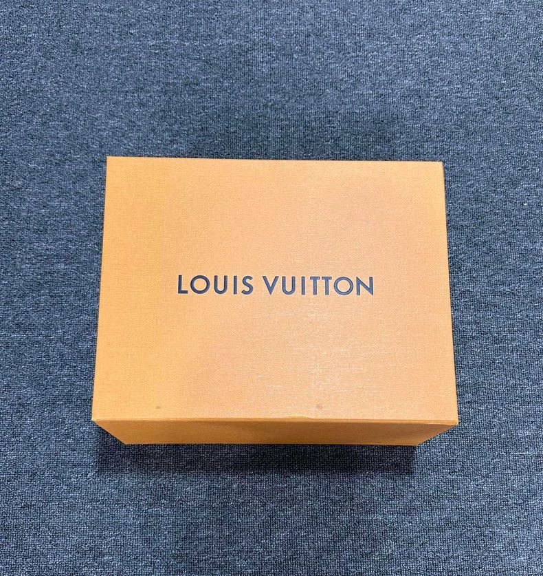 Louis Vuitton Louis Vuitton White and Teal Sneakers Size US 8 / IT 38 - 8 Thumbnail
